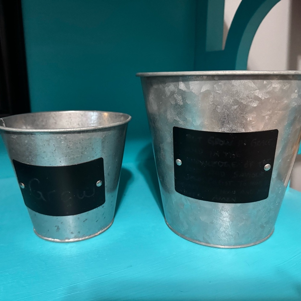 Set of 2 metal planter pots with black labels